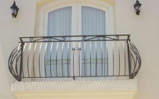 Французький балкон: ідеї дизайну, вибір дверей та скління