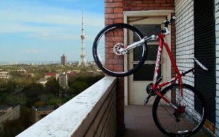 Як зберігати велосипед на балконі